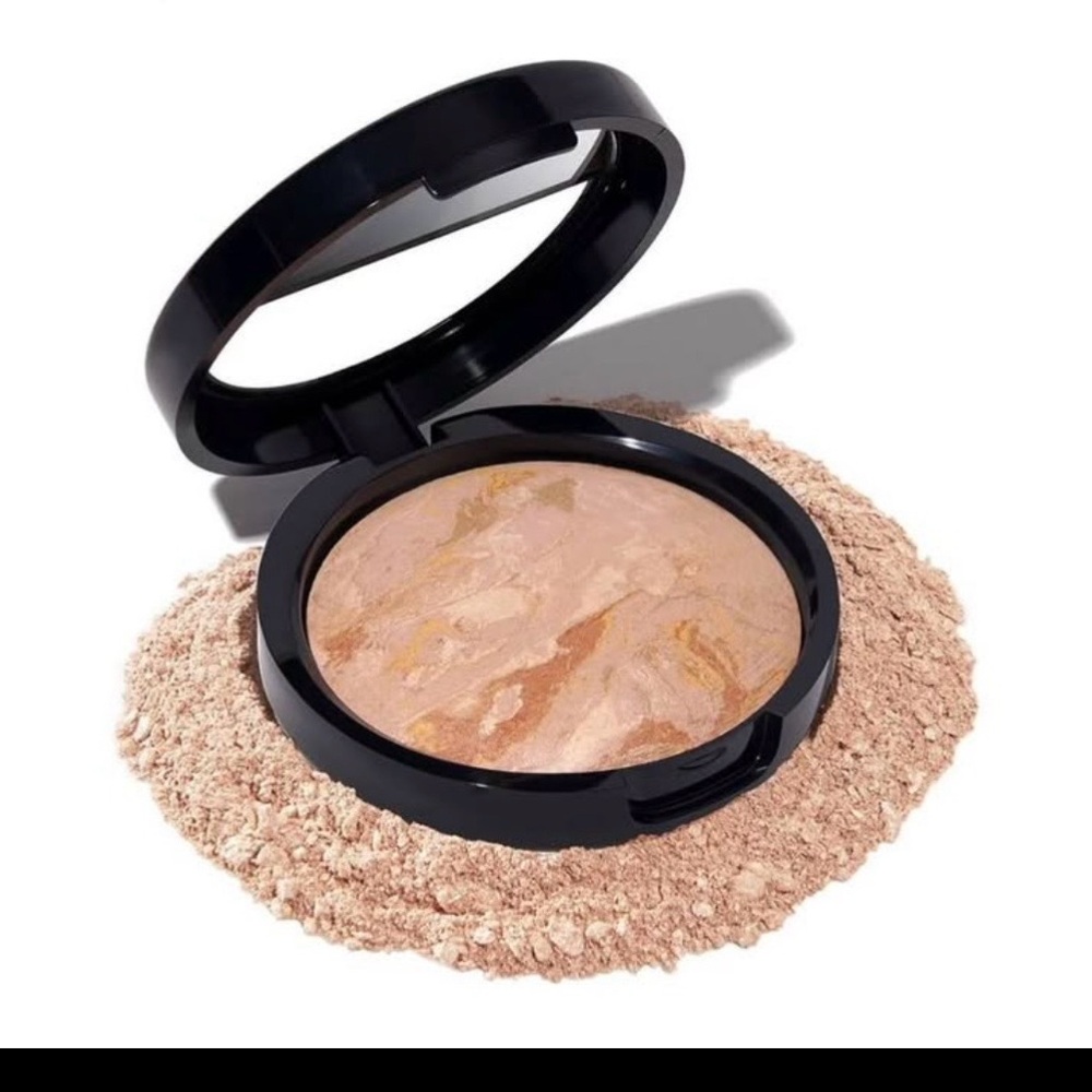 Laura Geller Balance-N-Brighten Medium $20 for 2
NEW